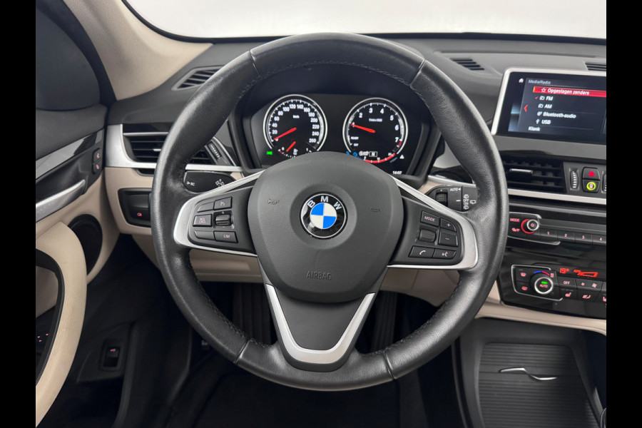 BMW X1 sDrive18i High Exe. Shadow-Line Pano-dak/Leder/18'LMV/Navi+ Keyless Start