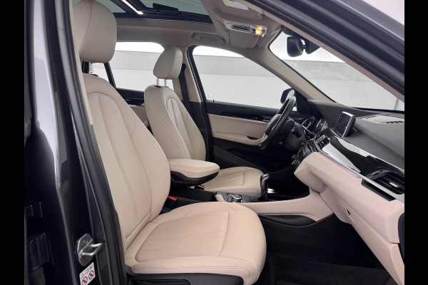 BMW X1 sDrive18i High Exe. Shadow-Line Pano-dak/Leder/18'LMV/Navi+ Keyless Start