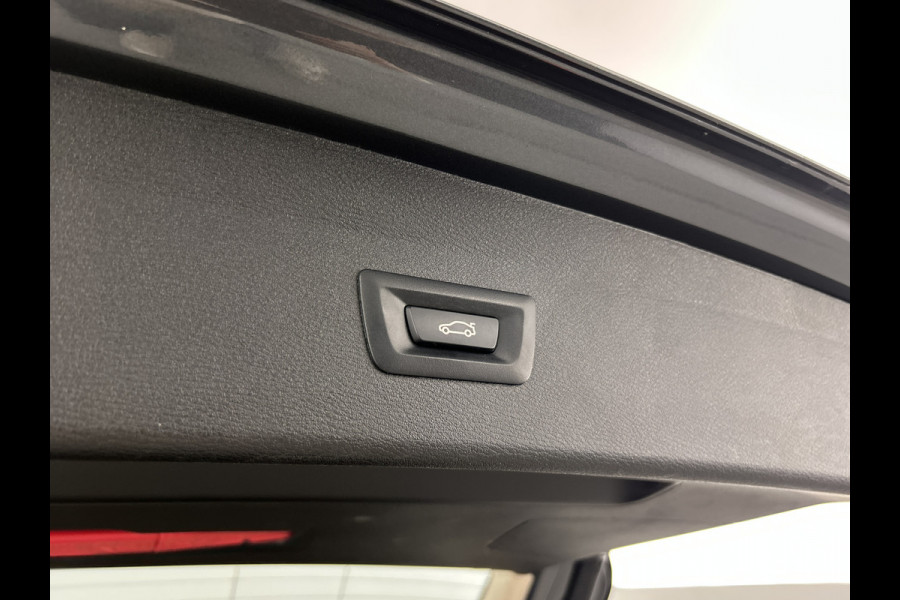 BMW X1 sDrive18i High Exe. Shadow-Line Pano-dak/Leder/18'LMV/Navi+ Keyless Start