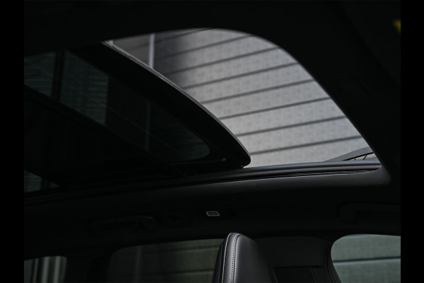 Volvo XC60 2.0 T8 Plug-in hybrid AWD Plus Black Edition | Panoramadak | SOH 100% | HUD | 360 Camera | Harman/Kardon | Pilot Assist | Memory Seats | Stoelverwarming V+A | Trekhaak | Stuurverwarming | Adaptive Cruise |