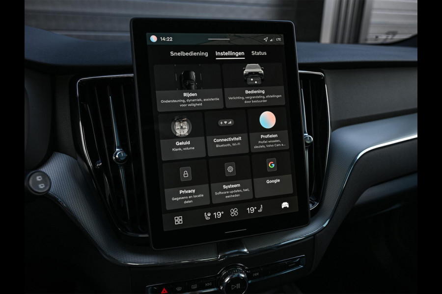 Volvo XC60 2.0 T8 Plug-in hybrid AWD Plus Black Edition | Panoramadak | SOH 100% | HUD | 360 Camera | Harman/Kardon | Pilot Assist | Memory Seats | Stoelverwarming V+A | Trekhaak | Stuurverwarming | Adaptive Cruise |