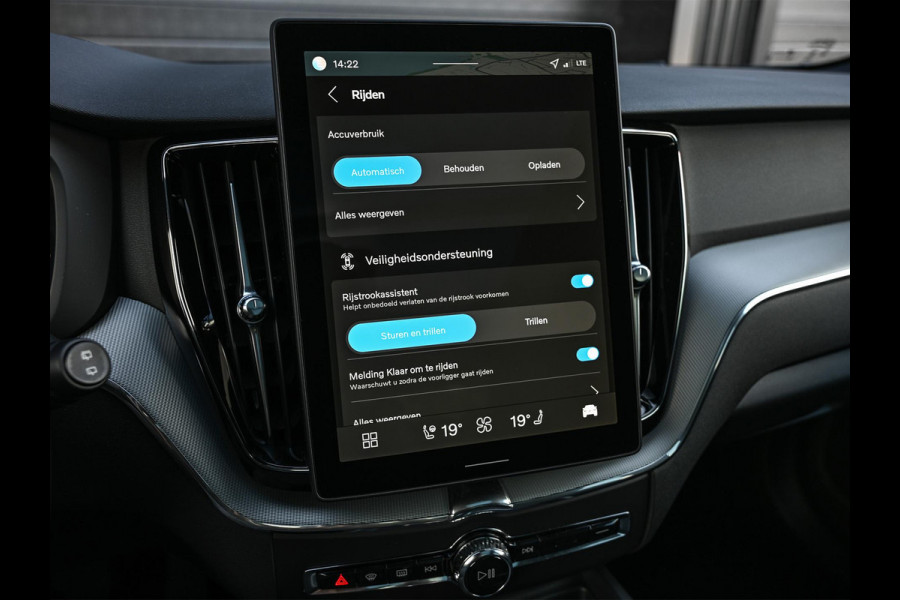 Volvo XC60 2.0 T8 Plug-in hybrid AWD Plus Black Edition | Panoramadak | SOH 100% | HUD | 360 Camera | Harman/Kardon | Pilot Assist | Memory Seats | Stoelverwarming V+A | Trekhaak | Stuurverwarming | Adaptive Cruise |