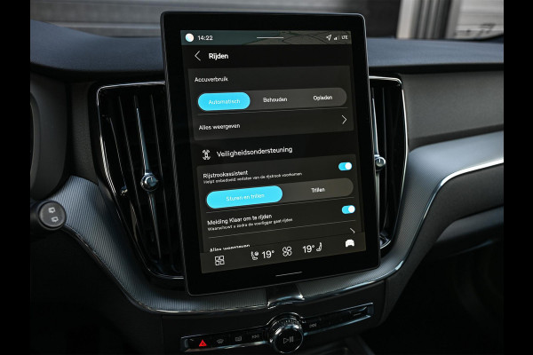 Volvo XC60 2.0 T8 Plug-in hybrid AWD Plus Black Edition | Panoramadak | SOH 100% | HUD | 360 Camera | Harman/Kardon | Pilot Assist | Memory Seats | Stoelverwarming V+A | Trekhaak | Stuurverwarming | Adaptive Cruise |