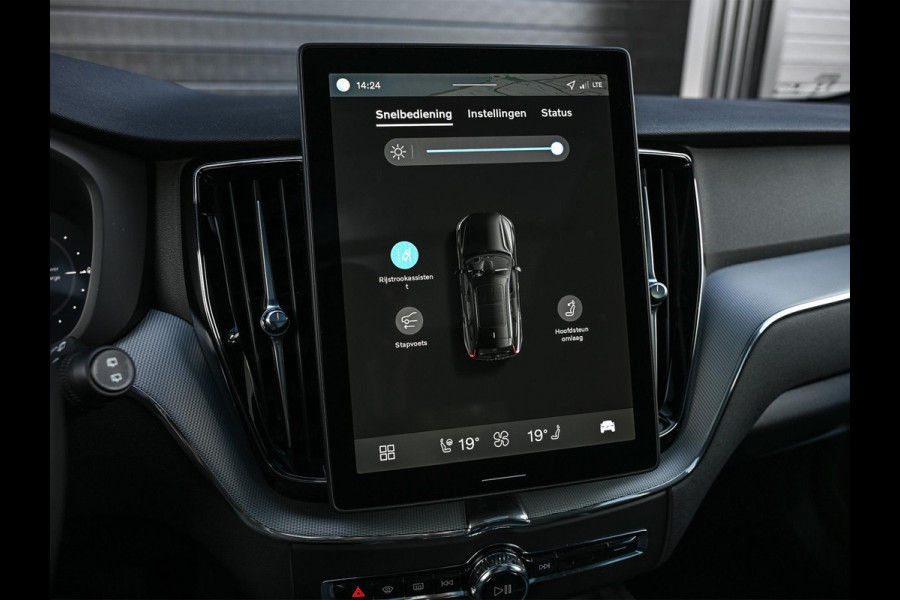 Volvo XC60 2.0 T8 Plug-in hybrid AWD Plus Black Edition | Panoramadak | SOH 100% | HUD | 360 Camera | Harman/Kardon | Pilot Assist | Memory Seats | Stoelverwarming V+A | Trekhaak | Stuurverwarming | Adaptive Cruise |