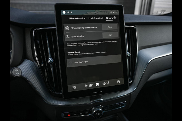 Volvo XC60 2.0 T8 Plug-in hybrid AWD Plus Black Edition | Panoramadak | SOH 100% | HUD | 360 Camera | Harman/Kardon | Pilot Assist | Memory Seats | Stoelverwarming V+A | Trekhaak | Stuurverwarming | Adaptive Cruise |