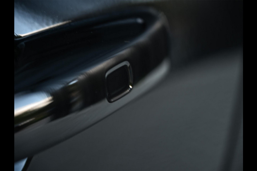 Volvo XC60 2.0 T8 Plug-in hybrid AWD Plus Black Edition | Panoramadak | SOH 100% | HUD | 360 Camera | Harman/Kardon | Pilot Assist | Memory Seats | Stoelverwarming V+A | Trekhaak | Stuurverwarming | Adaptive Cruise |