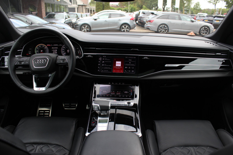 Audi Q8 60 TFSI e quattro Pro Line S Competition / SoH 95,9% / Trekhaak / Panoramadak / 360Camera / Head-up / B&O / Softclose / Achterasbesturing / 23'' / Laser LED / Keyless / Carbon intr. / Massage+Ventilatie / RS Seats / Dodehoek /  DAB