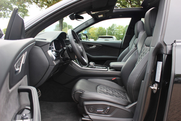 Audi Q8 60 TFSI e quattro Pro Line S Competition / SoH 95,9% / Trekhaak / Panoramadak / 360Camera / Head-up / B&O / Softclose / Achterasbesturing / 23'' / Laser LED / Keyless / Carbon intr. / Massage+Ventilatie / RS Seats / Dodehoek /  DAB