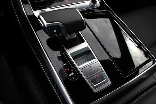 Audi Q8 60 TFSI e quattro Pro Line S Competition / SoH 95,9% / Trekhaak / Panoramadak / 360Camera / Head-up / B&O / Softclose / Achterasbesturing / 23'' / Laser LED / Keyless / Carbon intr. / Massage+Ventilatie / RS Seats / Dodehoek /  DAB