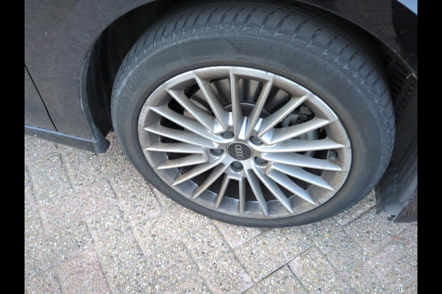 Audi A3 Limousine 30 TFSI Business edition NL-AUTO | CAMERA | AUTOMAAT | DIGIDASH