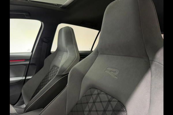Volkswagen Golf 1.5 eTSI R-Line Pano|Harman|Camera|KeylessGo