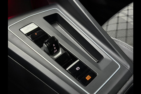 Volkswagen Golf 1.5 eTSI R-Line Pano|Harman|Camera|KeylessGo