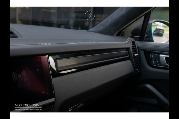 Porsche Cayenne Coupé 4.0 Turbo GT Carbon|Manufaktur|Ceramic|Burmester 3D|Stoelventilatie|18-voudig|Innodrive|Softclose|360°|Keyless|HUD|Approved t/m 06-08-2027|New service