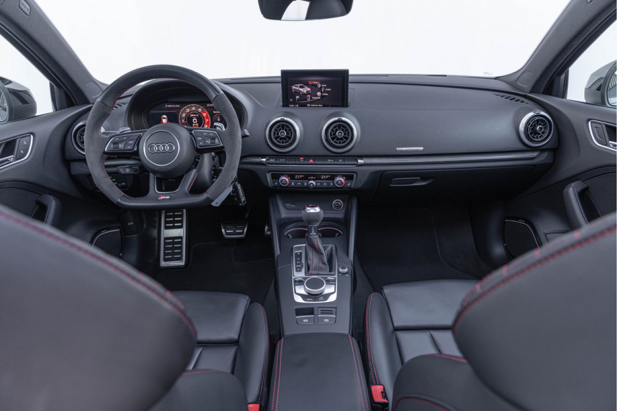 Audi RS3 Limousine 2.5 TFSI 400pk Quattro Pano B&O RS-stoelen ACC