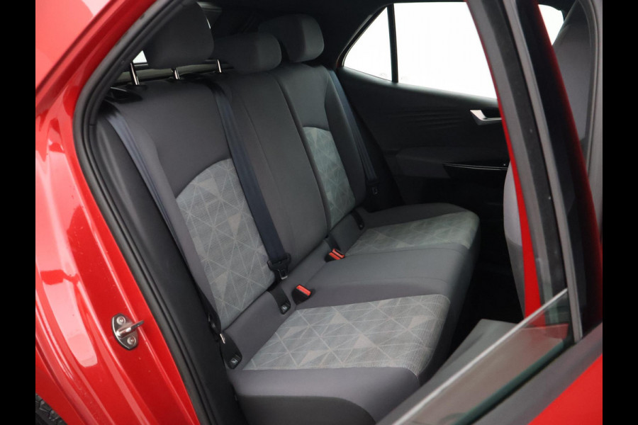 Volkswagen ID.3 PRO 58 KWH + SFEERVERLICHTING | HEAD-UP | ADAPTIVE CRUISE | 18 INCH | STOELVERW. | CARPLAY