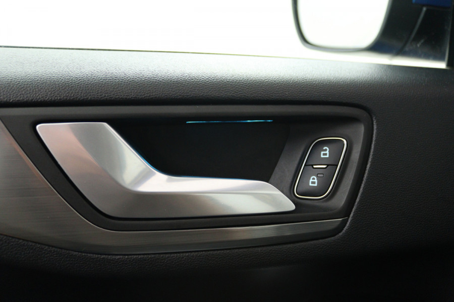 Ford FOCUS Wagon 1.5 EcoBoost Titanium Business (STOEL/STUUR VERWARMING, TREKHAAK, NAVIGATIE, PARKEERSENSOREN)