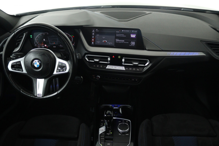 BMW 1-serie 120i Executive (PANORAMADAK, STOELVERWARMING, CAMERA, DEALER ONDERHOUDEN)