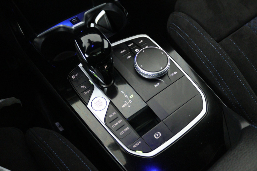 BMW 1-serie 120i Executive (PANORAMADAK, STOELVERWARMING, CAMERA, DEALER ONDERHOUDEN)