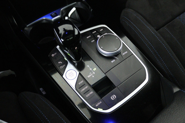 BMW 1-serie 120i Executive (PANORAMADAK, STOELVERWARMING, CAMERA, DEALER ONDERHOUDEN)