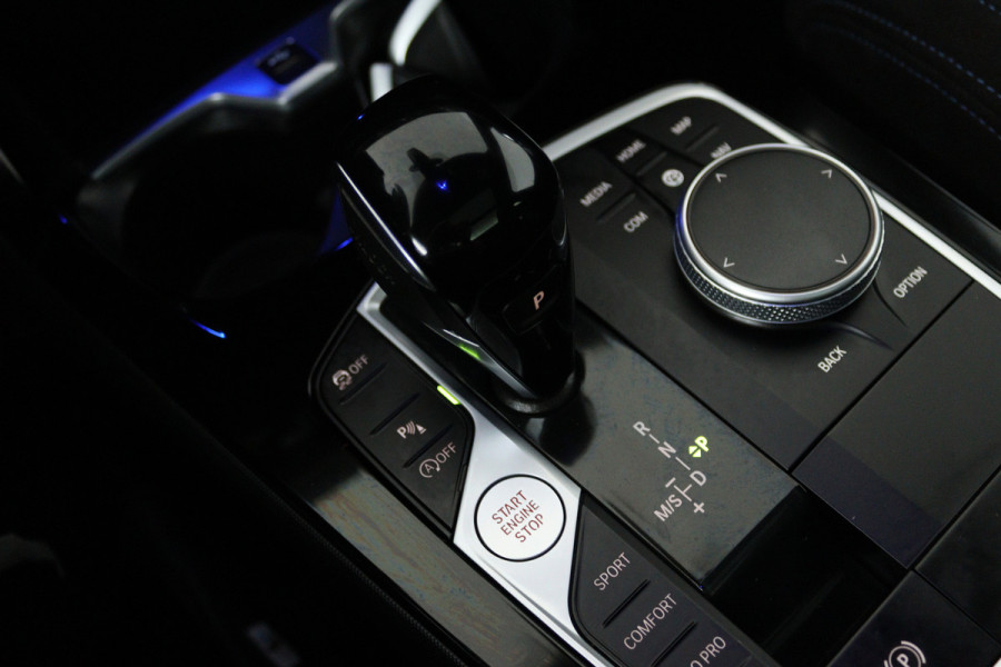 BMW 1-serie 120i Executive (PANORAMADAK, STOELVERWARMING, CAMERA, DEALER ONDERHOUDEN)