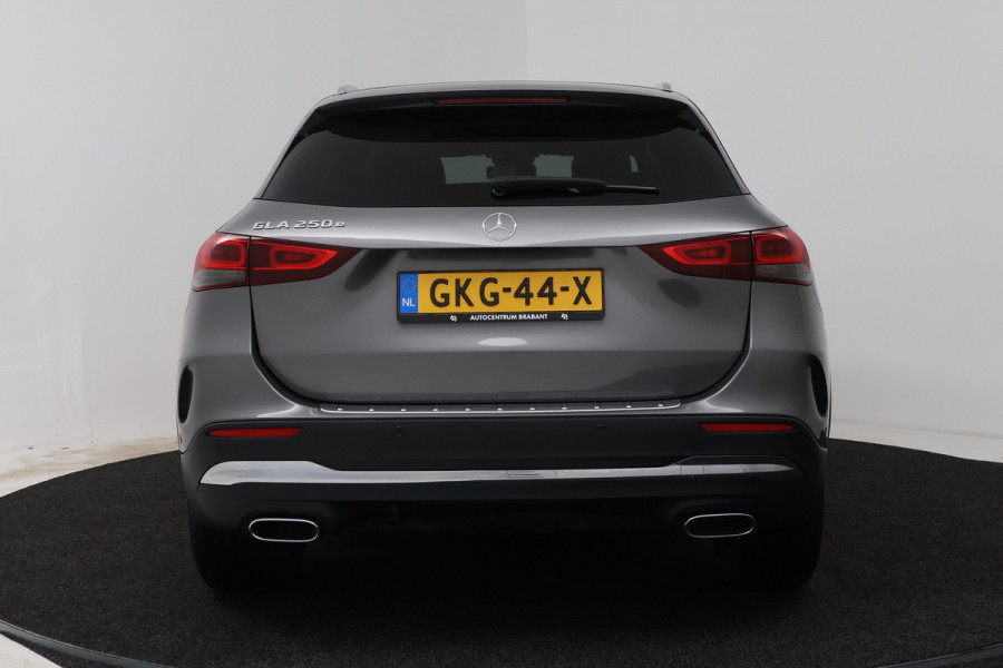 Mercedes-Benz GLA 250 e Progressive (SFEERVERLICHTING, STOELVERWARMING, NAVIGATIE, PARKEERSENSOREN)