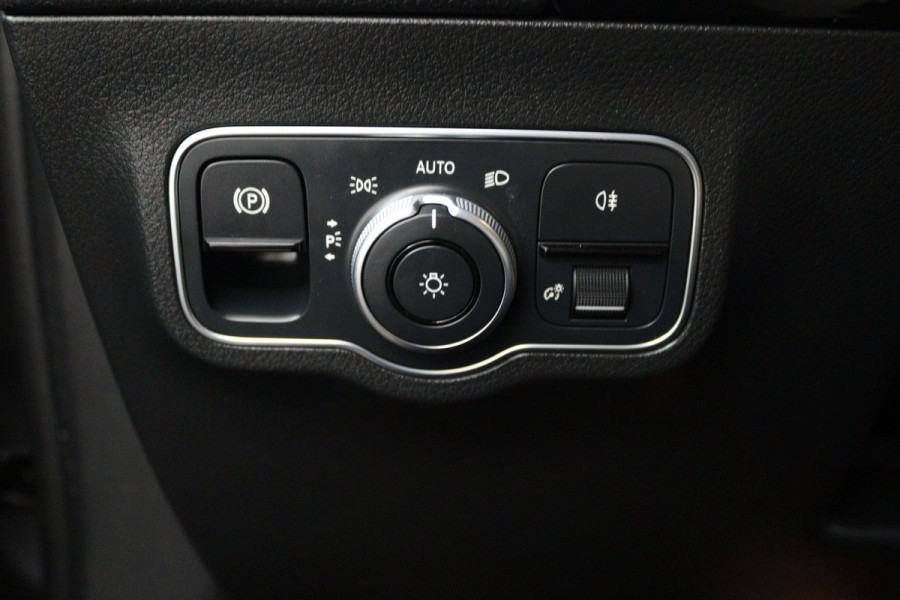Mercedes-Benz GLA 250 e Progressive (SFEERVERLICHTING, STOELVERWARMING, NAVIGATIE, PARKEERSENSOREN)