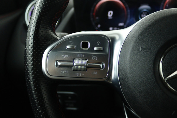 Mercedes-Benz GLA 250 e Progressive (SFEERVERLICHTING, STOELVERWARMING, NAVIGATIE, PARKEERSENSOREN)