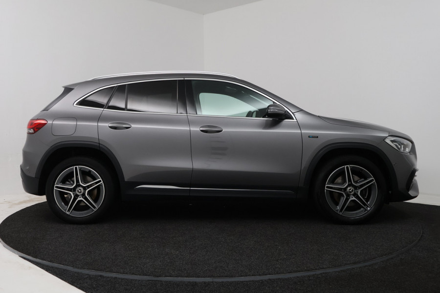 Mercedes-Benz GLA 250 e Progressive (SFEERVERLICHTING, STOELVERWARMING, NAVIGATIE, PARKEERSENSOREN)
