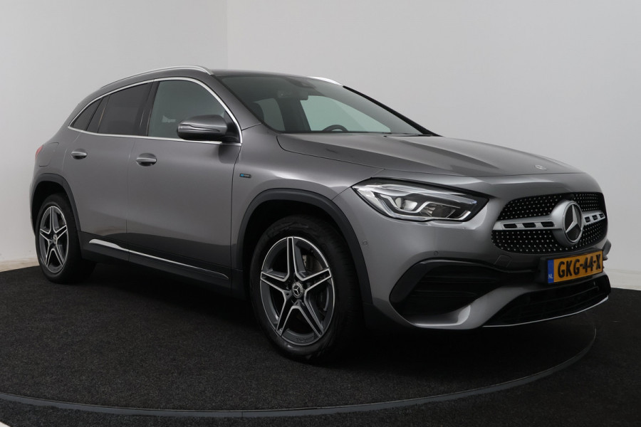 Mercedes-Benz GLA 250 e Progressive (SFEERVERLICHTING, STOELVERWARMING, NAVIGATIE, PARKEERSENSOREN)