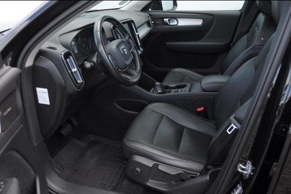 Volvo XC40 T4 Momentum Pro Elektrische achterklep / Trekhaak / Harman kardon audio / parkeercamera/ Navigatie/ climate control/ cruise control/ verwarmbare voorstoelen