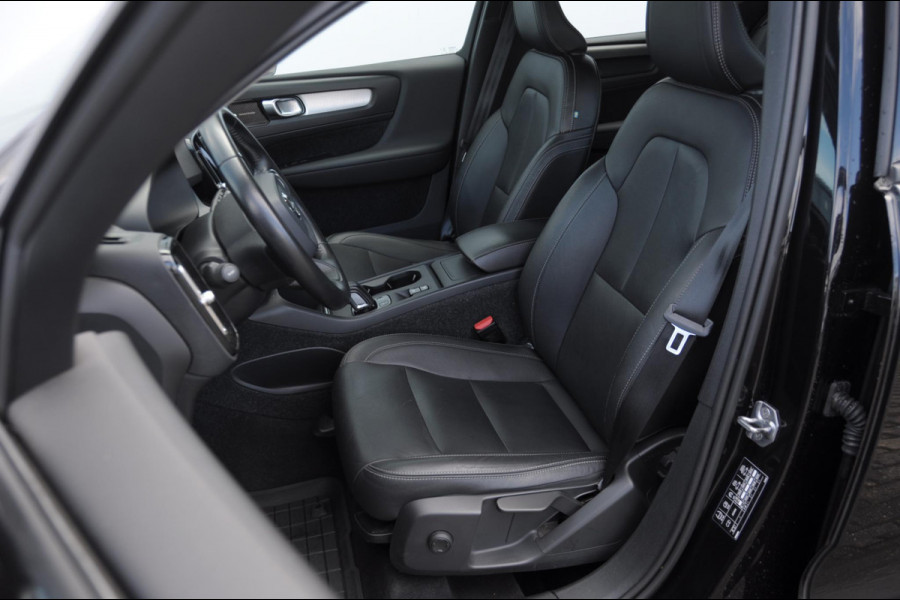 Volvo XC40 T4 Momentum Pro Elektrische achterklep / Trekhaak / Harman kardon audio / parkeercamera/ Navigatie/ climate control/ cruise control/ verwarmbare voorstoelen