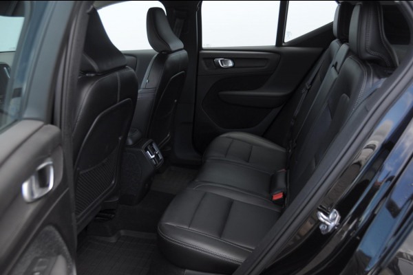 Volvo XC40 T4 Momentum Pro Elektrische achterklep / Trekhaak / Harman kardon audio / parkeercamera/ Navigatie/ climate control/ cruise control/ verwarmbare voorstoelen