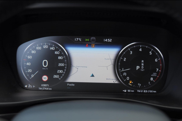 Volvo XC40 T4 Momentum Pro Elektrische achterklep / Trekhaak / Harman kardon audio / parkeercamera/ Navigatie/ climate control/ cruise control/ verwarmbare voorstoelen