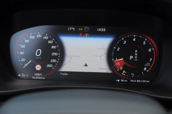 Volvo XC40 T4 Momentum Pro Elektrische achterklep / Trekhaak / Harman kardon audio / parkeercamera/ Navigatie/ climate control/ cruise control/ verwarmbare voorstoelen