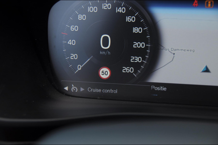 Volvo XC40 T4 Momentum Pro Elektrische achterklep / Trekhaak / Harman kardon audio / parkeercamera/ Navigatie/ climate control/ cruise control/ verwarmbare voorstoelen