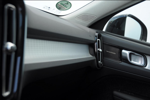 Volvo XC40 T4 Momentum Pro Elektrische achterklep / Trekhaak / Harman kardon audio / parkeercamera/ Navigatie/ climate control/ cruise control/ verwarmbare voorstoelen