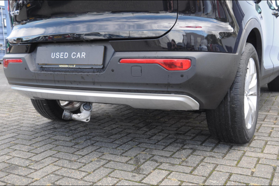 Volvo XC40 T4 Momentum Pro Elektrische achterklep / Trekhaak / Harman kardon audio / parkeercamera/ Navigatie/ climate control/ cruise control/ verwarmbare voorstoelen
