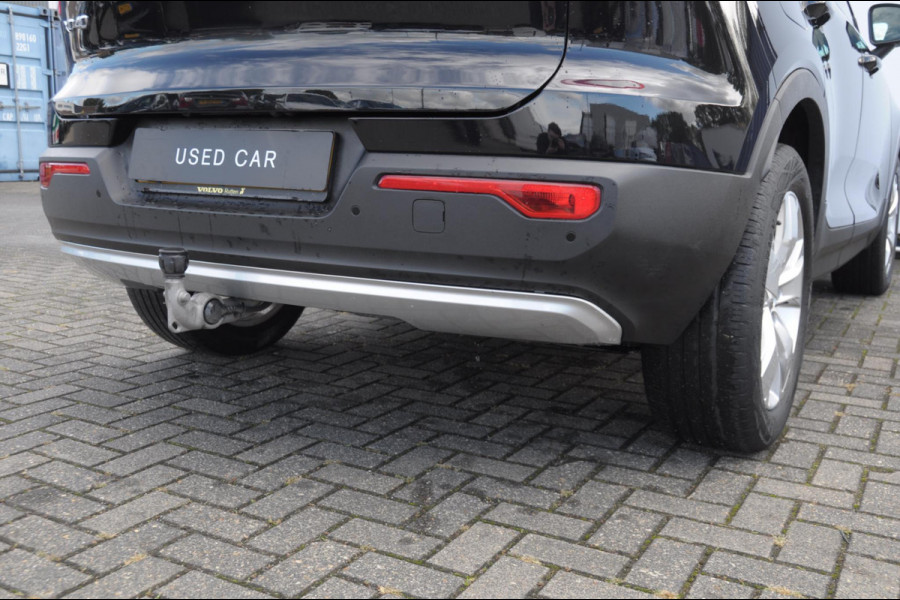 Volvo XC40 T4 Momentum Pro Elektrische achterklep / Trekhaak / Harman kardon audio / parkeercamera/ Navigatie/ climate control/ cruise control/ verwarmbare voorstoelen