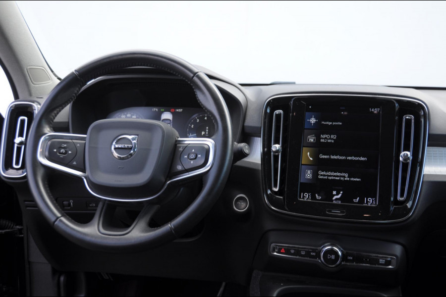 Volvo XC40 T4 Momentum Pro Elektrische achterklep / Trekhaak / Harman kardon audio / parkeercamera/ Navigatie/ climate control/ cruise control/ verwarmbare voorstoelen