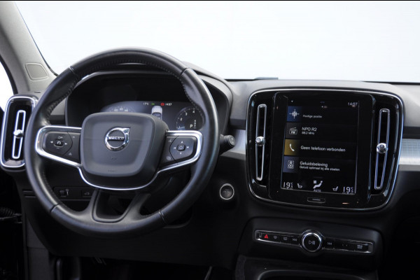 Volvo XC40 T4 Momentum Pro Elektrische achterklep / Trekhaak / Harman kardon audio / parkeercamera/ Navigatie/ climate control/ cruise control/ verwarmbare voorstoelen
