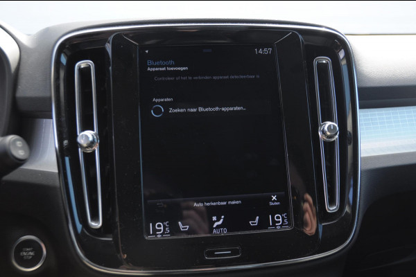 Volvo XC40 T4 Momentum Pro Elektrische achterklep / Trekhaak / Harman kardon audio / parkeercamera/ Navigatie/ climate control/ cruise control/ verwarmbare voorstoelen