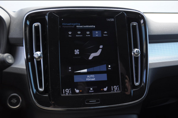 Volvo XC40 T4 Momentum Pro Elektrische achterklep / Trekhaak / Harman kardon audio / parkeercamera/ Navigatie/ climate control/ cruise control/ verwarmbare voorstoelen