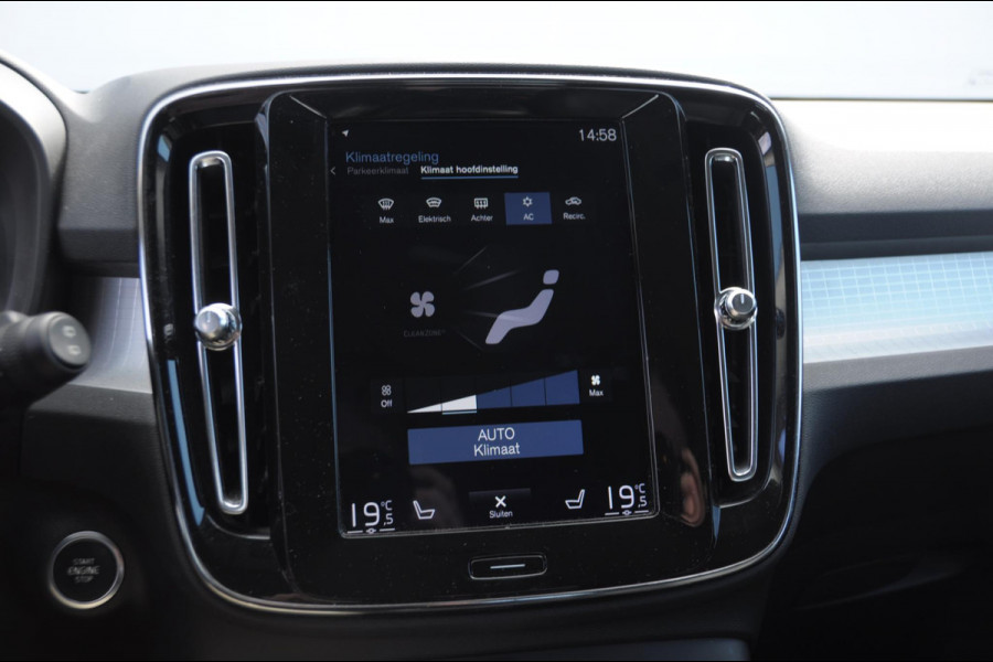 Volvo XC40 T4 Momentum Pro Elektrische achterklep / Trekhaak / Harman kardon audio / parkeercamera/ Navigatie/ climate control/ cruise control/ verwarmbare voorstoelen