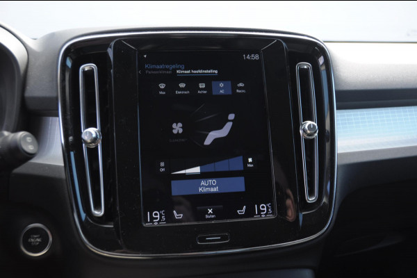 Volvo XC40 T4 Momentum Pro Elektrische achterklep / Trekhaak / Harman kardon audio / parkeercamera/ Navigatie/ climate control/ cruise control/ verwarmbare voorstoelen