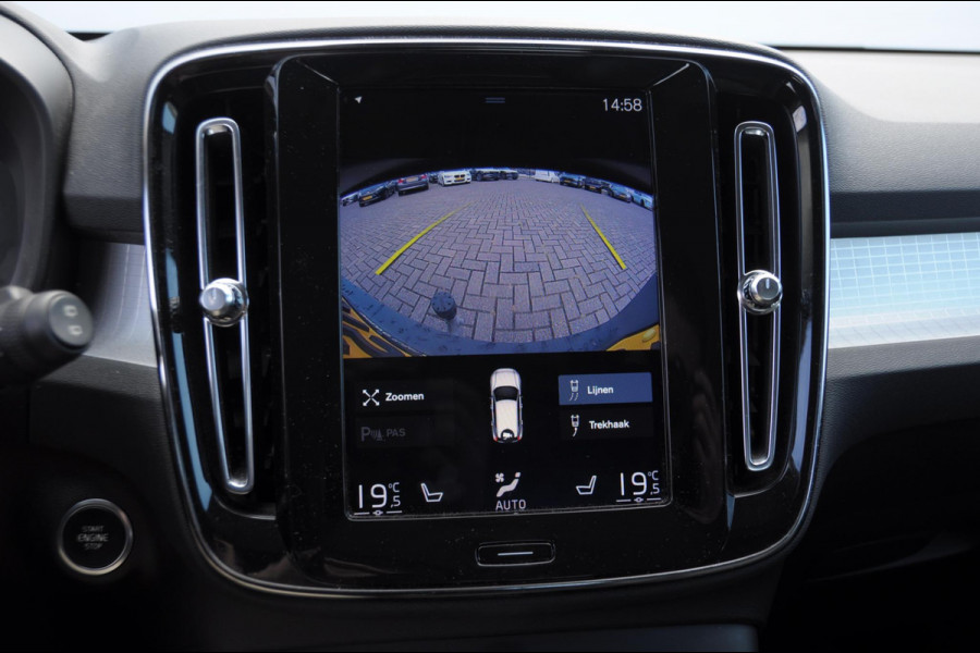 Volvo XC40 T4 Momentum Pro Elektrische achterklep / Trekhaak / Harman kardon audio / parkeercamera/ Navigatie/ climate control/ cruise control/ verwarmbare voorstoelen