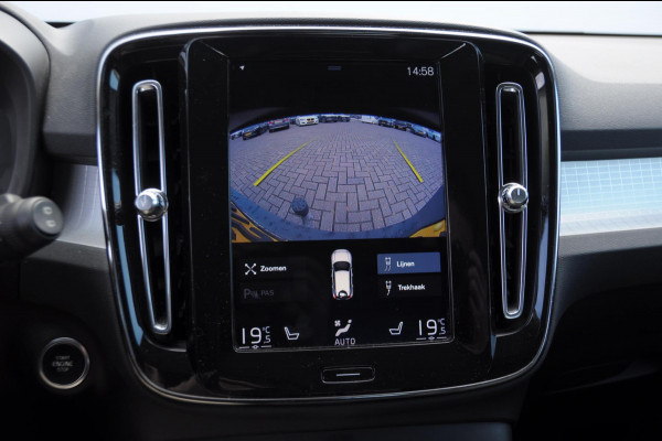 Volvo XC40 T4 Momentum Pro Elektrische achterklep / Trekhaak / Harman kardon audio / parkeercamera/ Navigatie/ climate control/ cruise control/ verwarmbare voorstoelen