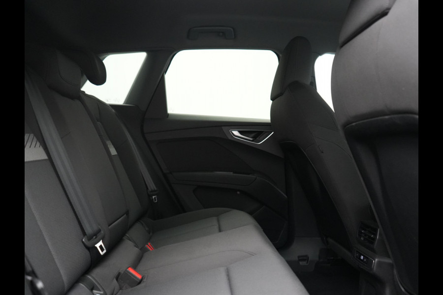 Audi Q4 e-tron 40 Advanced edition 77 kWh 204pk Dealer O.H | Trekhaak Af Fabriek | Adaptive Cruise | Camera | Sportstoelen | Stuur Verwarmd | Navigatie | DAB | Virtual Cockpit | 19"L.M |