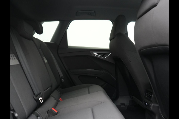 Audi Q4 e-tron 40 Advanced edition 77 kWh 204pk Dealer O.H | Trekhaak Af Fabriek | Adaptive Cruise | Camera | Sportstoelen | Stuur Verwarmd | Navigatie | DAB | Virtual Cockpit | 19"L.M |