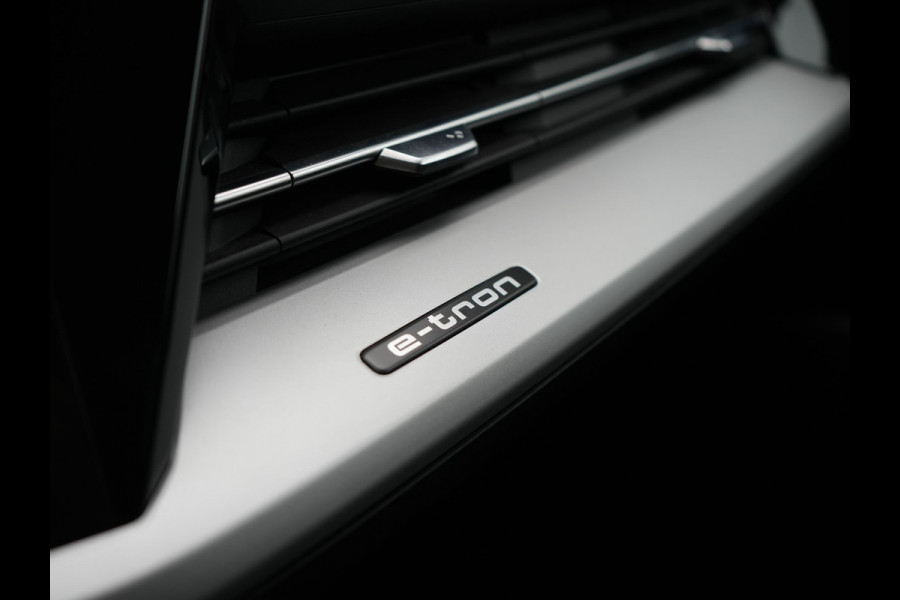 Audi Q4 e-tron 40 Advanced edition 77 kWh 204pk Dealer O.H | Trekhaak Af Fabriek | Adaptive Cruise | Camera | Sportstoelen | Stuur Verwarmd | Navigatie | DAB | Virtual Cockpit | 19"L.M |
