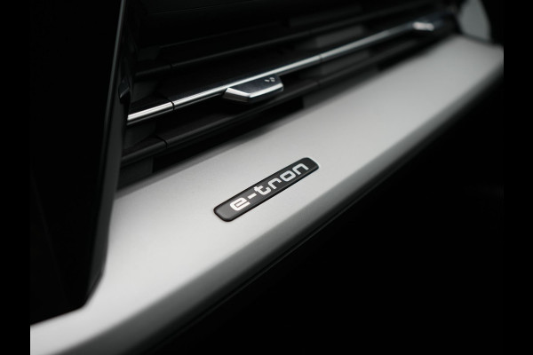 Audi Q4 e-tron 40 Advanced edition 77 kWh 204pk Dealer O.H | Trekhaak Af Fabriek | Adaptive Cruise | Camera | Sportstoelen | Stuur Verwarmd | Navigatie | DAB | Virtual Cockpit | 19"L.M |